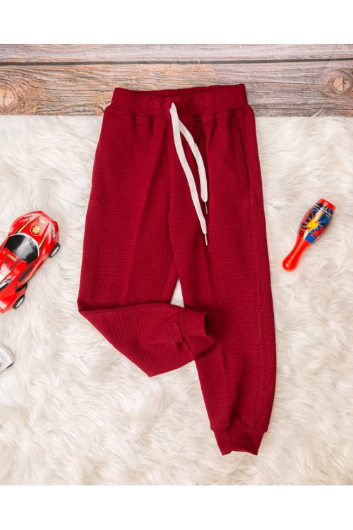 طقم ولادي أنيق قطعتين لون موف أكمام طويلة مع كتابة أمامية و بنطلون بجيوب و مطاط من الأسفل