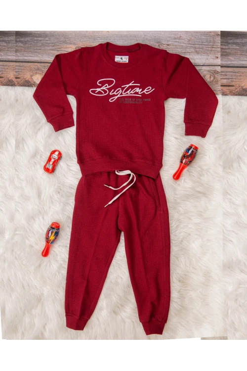 طقم ولادي أنيق قطعتين لون موف أكمام طويلة مع كتابة أمامية و بنطلون بجيوب و مطاط من الأسفل