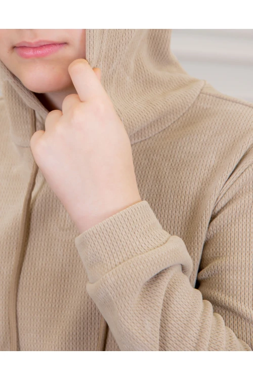 طقم ولادي أنيق قطعتين لون بيج مع قبعة هودي بجيوب أمامية وأكمام طويلة و بنطلون بجيوب جانبية