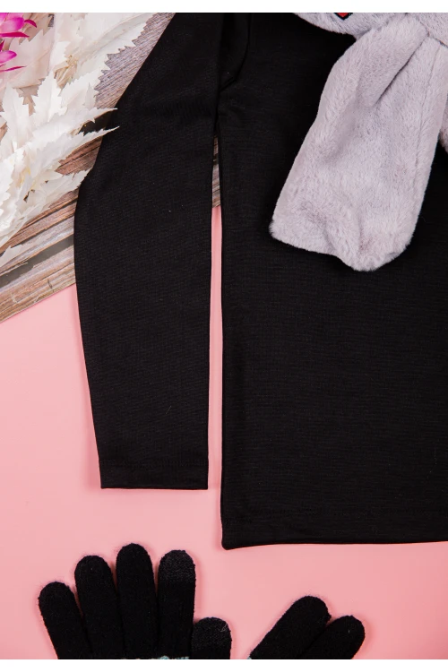 بلوزة أطفال شتوية لون أسود برقبة و أكمام طويلة
