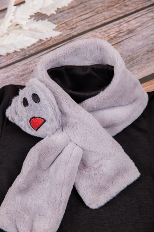 بلوزة أطفال شتوية لون أسود برقبة و أكمام طويلة