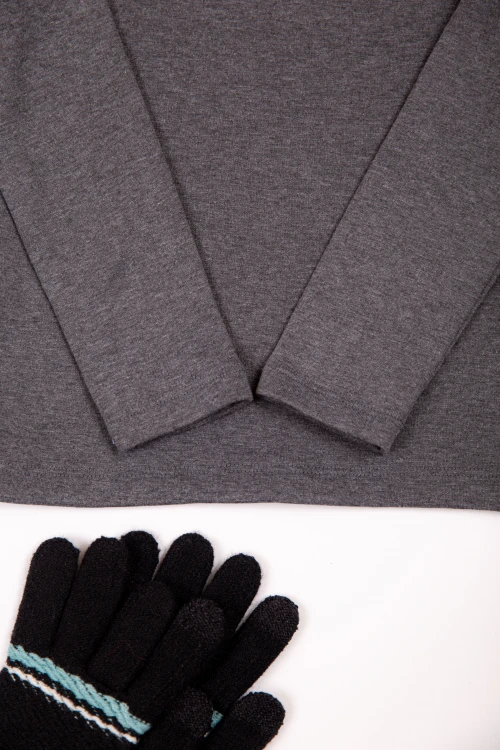 بلوزة أطفال شتوية لون رمادي برقبة و أكمام طويلة