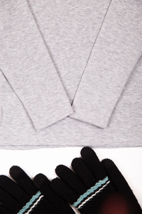 بلوزة أطفال شتوية لون رصاصي برقبة و أكمام طويلة