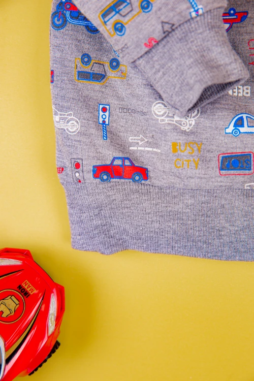 جاكيت ولادي أطفال بفرو من الداخل وقبعة رأس وسحاب من الأمام مزينة برسومات كرتونية