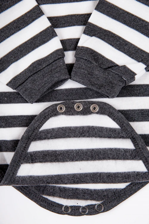 بربتوز أطفال مخطط لون أبيض وأسود  كم طويل بمطاط وأزرار من الأسفل