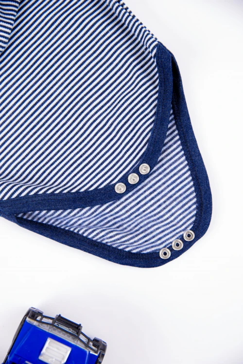 بربتوز أطفال بياقه رقبة مخطط لون أبيض وأزرق  كم طويل بمطاط وأزرار من الأسفل