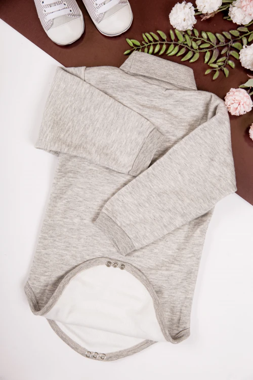 بربتوز أطفال بياقه رقبة مخطط لون رمادي  كم طويل بمطاط وأزرار من الأسفل