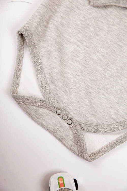 بربتوز أطفال بياقه رقبة مخطط لون رمادي  كم طويل بمطاط وأزرار من الأسفل