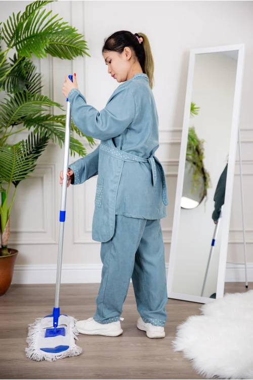 زي عاملة شتوي قطعتين أكمام طويلة وجيوب فيونكة و ياقة بازرار أمامية