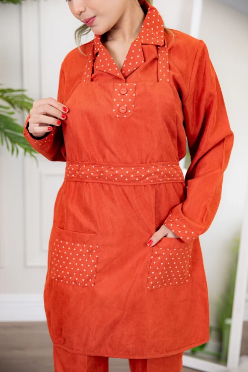 زي عاملة شتوي قطعتين أكمام طويلة وجيوب فيونكة و ياقة بازرار أمامية