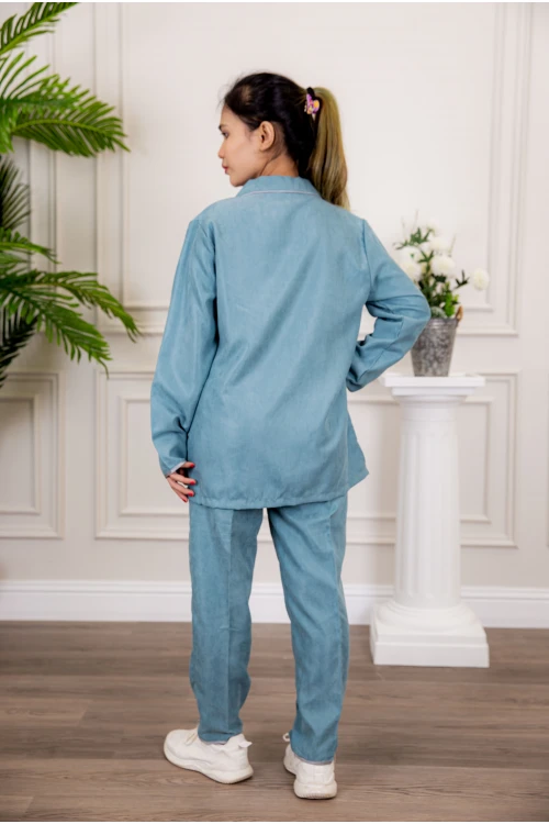 زي عاملة شتوي قطعتين أكمام طويلة وجيوب فيونكة و ياقة بازرار أمامية