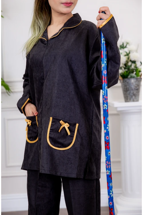 زي عاملة شتوي قطعتين أكمام طويلة وجيوب فيونكة و ياقة بازرار أمامية