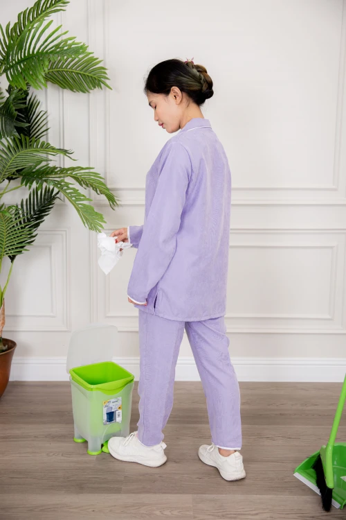 زي عاملة شتوي قطعتين أكمام طويلة وجيوب فيونكة و ياقة بازرار أمامية