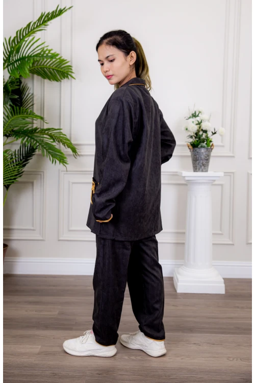 زي عاملة شتوي قطعتين أكمام طويلة وجيوب فيونكة و ياقة بازرار أمامية