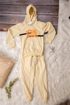 طقم شتوي بناتي أنيق قطعتين لون أحمر  بكتابات من الامأم 