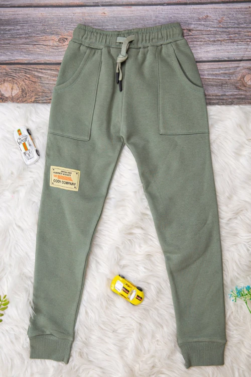 طقم شتوي ولادي  أنيق قطعتين لون اخضر  بكتابات من الامأم