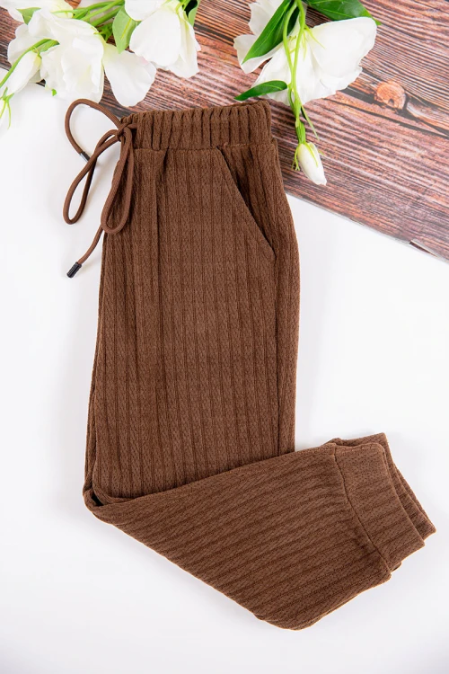 طقم شتوي ولادي  أنيق قطعتين لون بني بسحاب من الأمام و ياقة مرتفعة