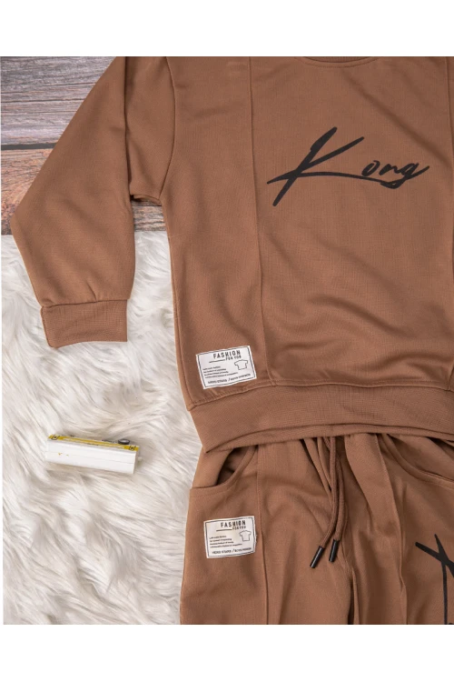 طقم شتوي ولادي  أنيق قطعتين لون بني  بكتابات من الامأم