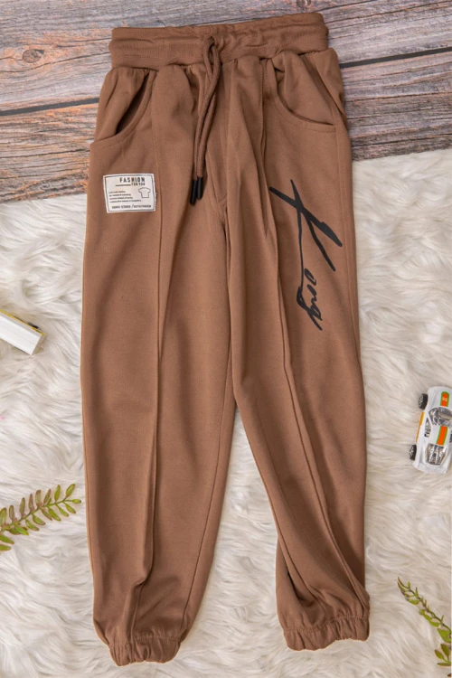 طقم شتوي ولادي  أنيق قطعتين لون بني  بكتابات من الامأم