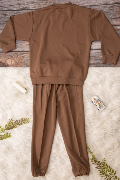 طقم شتوي ولادي  أنيق قطعتين لون بني  بكتابات من الامأم