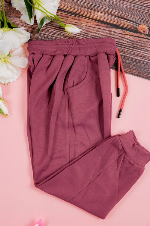 طقم شتوي ولادي  أنيق قطعتين لون عودي  بكتابات من الأمام