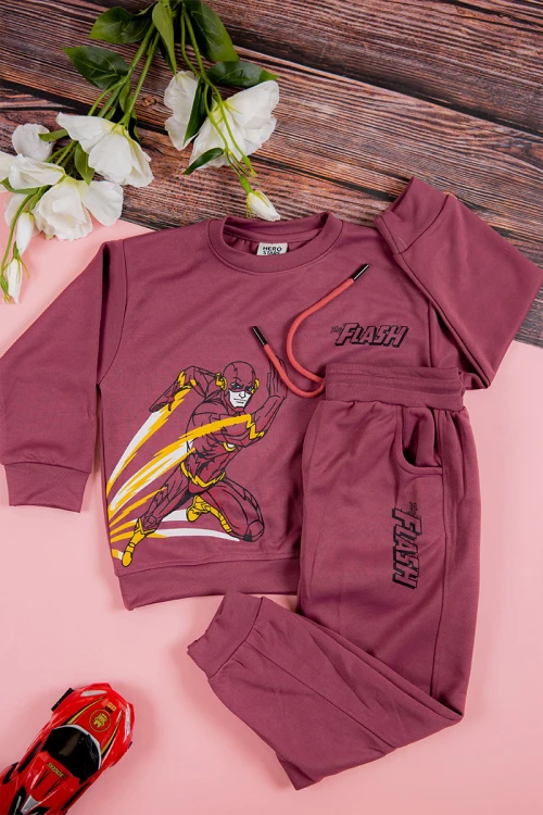 طقم شتوي ولادي  أنيق قطعتين لون عودي  بكتابات من الأمام