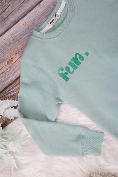 طقم شتوي بناتي أنيق قطعتين لون تركواز   بكتابات من الأمام