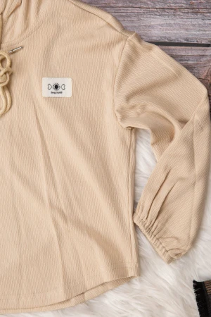 طقم شتوي بناتي  أنيق قطعتين لون بيج  بكتابات من الأمام 