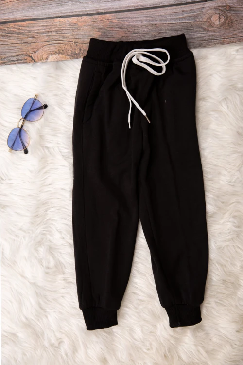 Elegant two-piece girls' winter set, black, with writing and drawings on the front