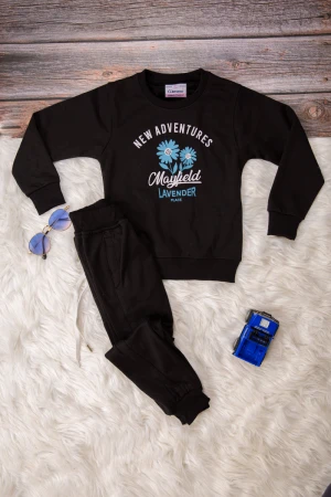 طقم شتوي بناتي أنيق قطعتين لون أسود  بكتابات و رسومات  من الامأم 