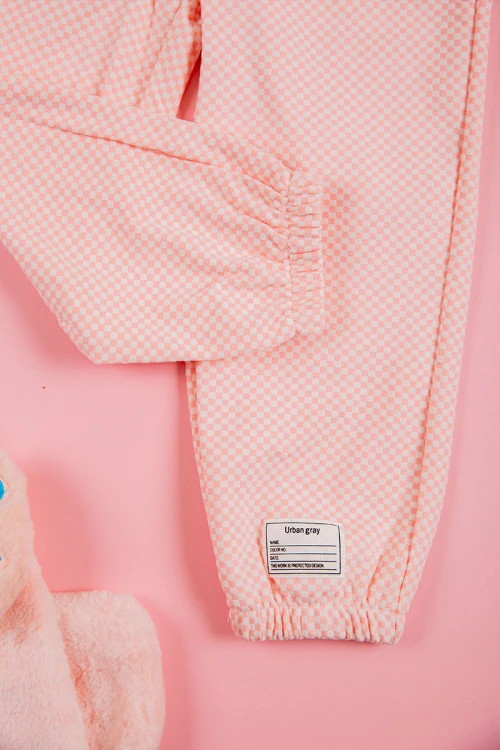 طقم شتوي بناتي أنيق قطعتين لون وردي قماش مربعات و جيوب من الجوانب