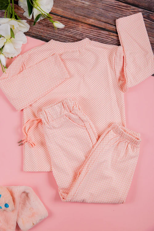 طقم شتوي بناتي أنيق قطعتين لون وردي قماش مربعات و جيوب من الجوانب