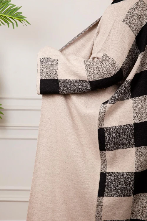 عباية شتوي نسائي تركي أنيقة لون بيج مفتوحة من الأمام بتصميم كاروهات من الخلف