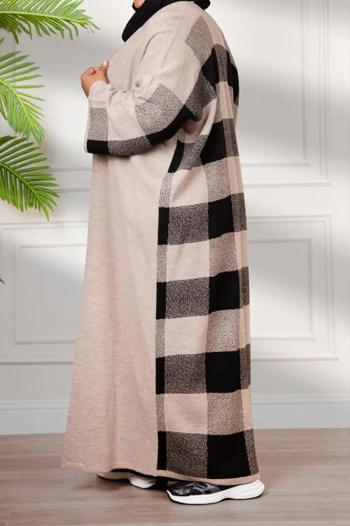 عباية شتوي نسائي تركي أنيقة لون بيج مفتوحة من الأمام بتصميم كاروهات من الخلف