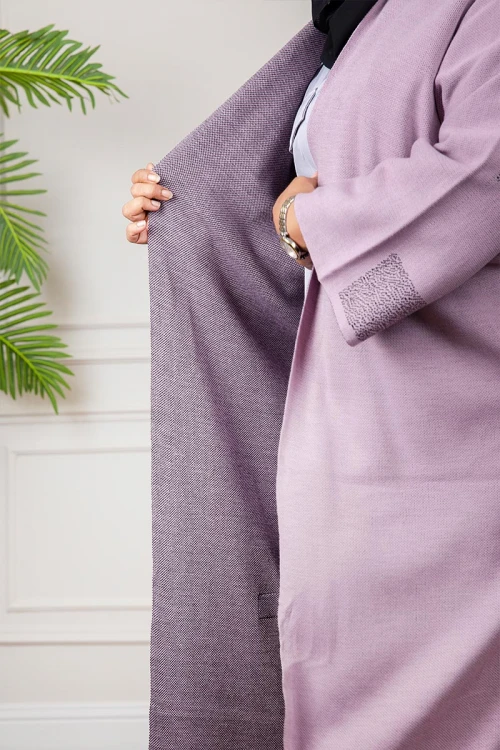 عباية شتوي نسائي تركي أنيقة لون موف مفتوحة من الأمام بتصميم كاروهات من الخلف