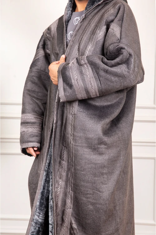 فرو شتوي رجالي  تركي أنيقة لون رمادي بفرو مبطن من الداخل مفتوحة من الأمام بتصميم زخرفة ومتصلة بغطاء الرأس