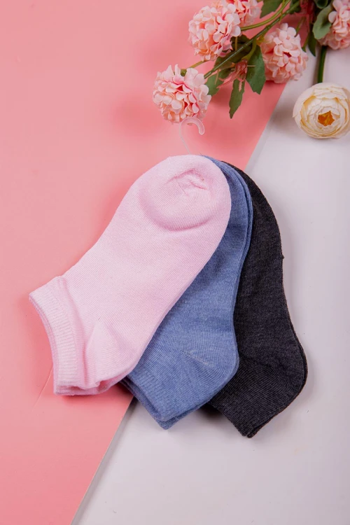 جوارب أطفال ملونة عدد ثلاث قطع