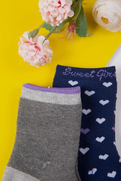 جوارب أطفال ملونة برسومات على شكل قلـــب عدد ثلاث قطع