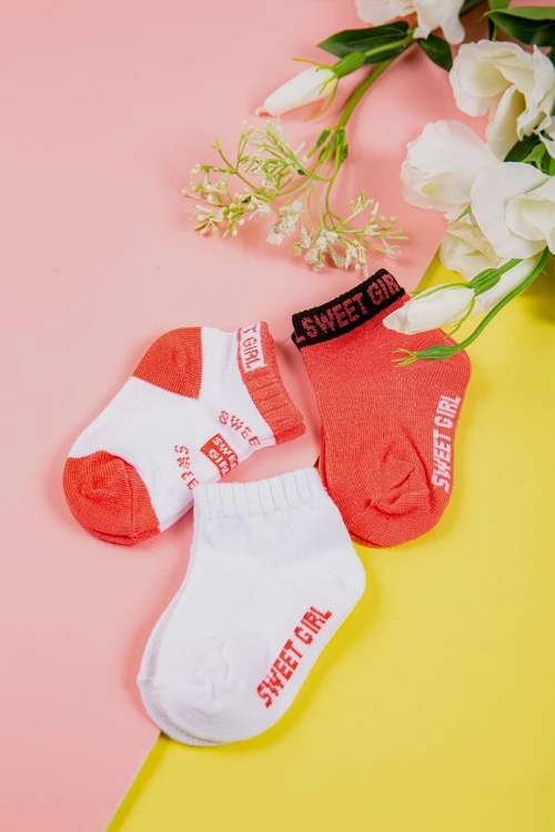 جوارب أطفال ملونة عدد ثلاث قطع