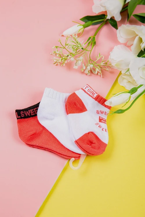 جوارب أطفال ملونة عدد ثلاث قطع