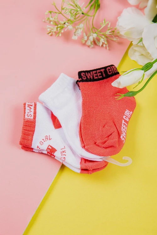 جوارب أطفال ملونة عدد ثلاث قطع