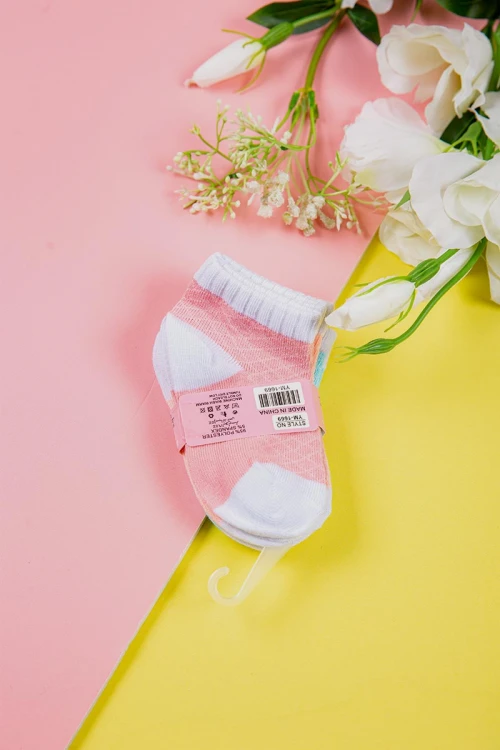 جوارب أطفال ملونة عدد ثلاث قطع