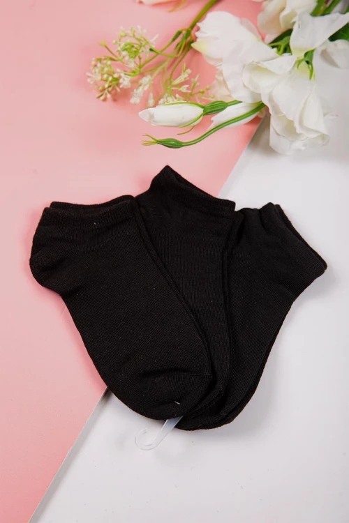 جوارب أطفال لون أسود  كتابة على الجنب عدد ثلاث قطع