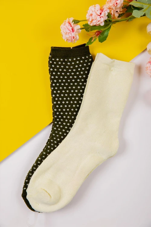 جوارب نسائية سادة وبرسومات نقطية عدد اثنين قطع