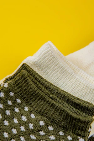 جوارب نسائية سادة وبرسومات نقطية عدد اثنين قطع