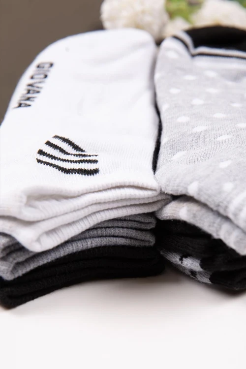 جوارب نسائية سادة و برسومات دوائر نقطية عدد ست قطع