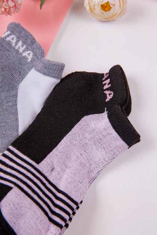 جوارب نسائية ملونةعدد ثلاث قطع