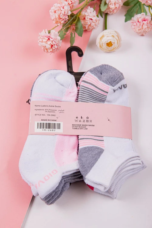 جوارب نسائية ملونةعدد ثلاث قطع