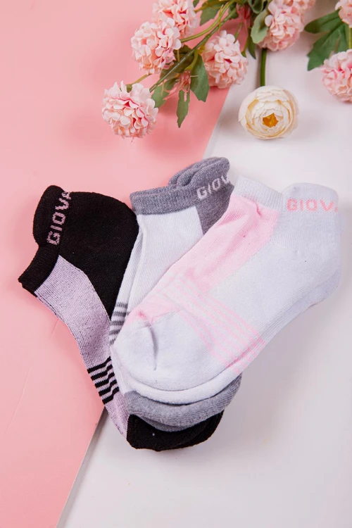 جوارب نسائية ملونةعدد ثلاث قطع