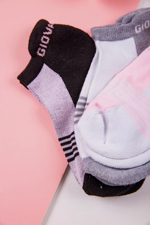 جوارب نسائية ملونةعدد ثلاث قطع